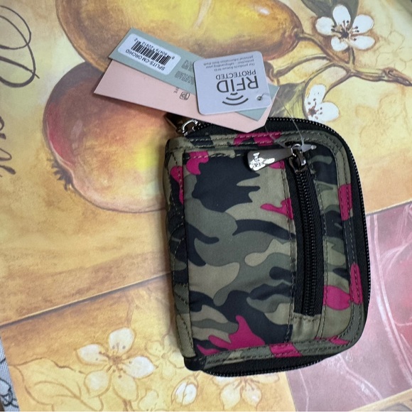 Lug - Picture 2 of 5